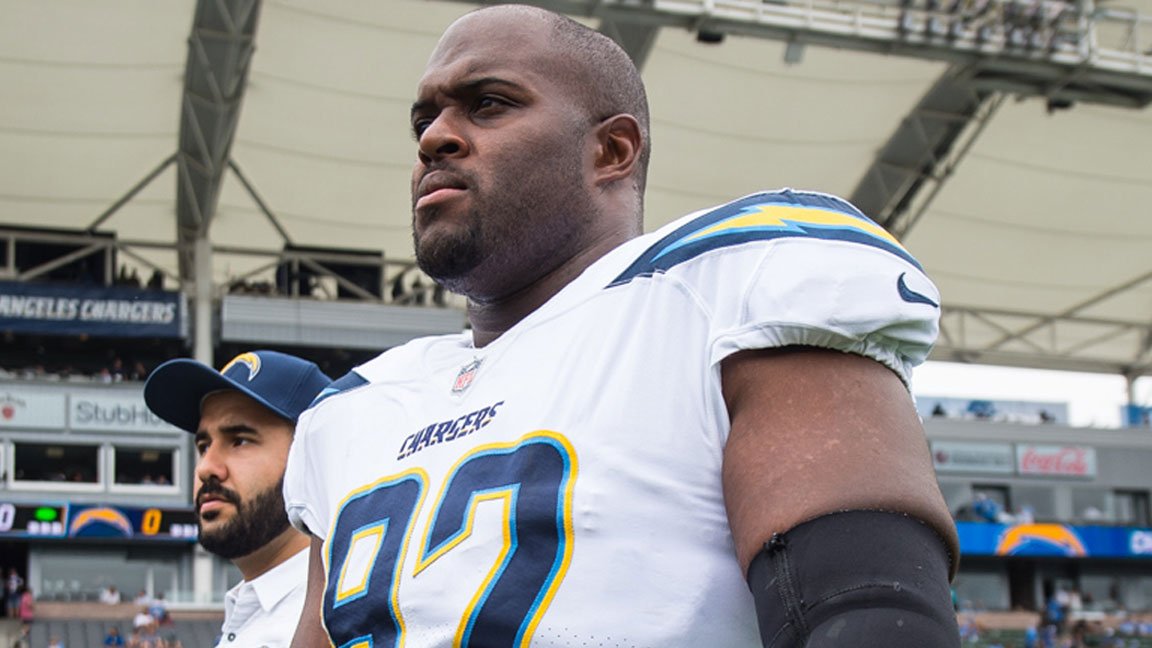 Simply awful, heartbreaking news.

Brandon Mebane set to play with heavy heart following loss of daughter » chrg.rs/iUgBN4