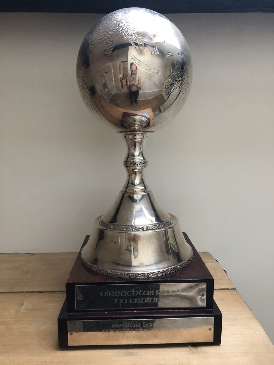 katephysiocouk's tweet image. When I walk in on @jesshindleyx doing heel raises off a step holding this 😂🙌🏻 #heavyloading #worldglobe @physiocouk 🌎