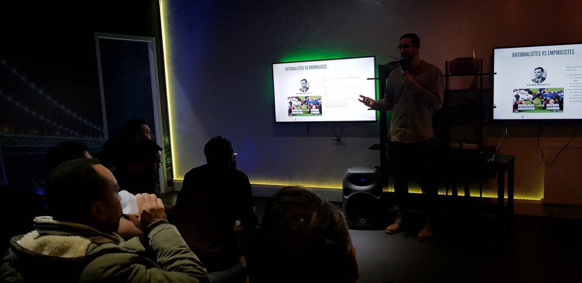 En train d'en apprendre un peu plus sur l'#IntelligenceArtificielle au #LinkusBar à #clermontferrand <a href="/LinkUsT4G/">Tech4Good</a>