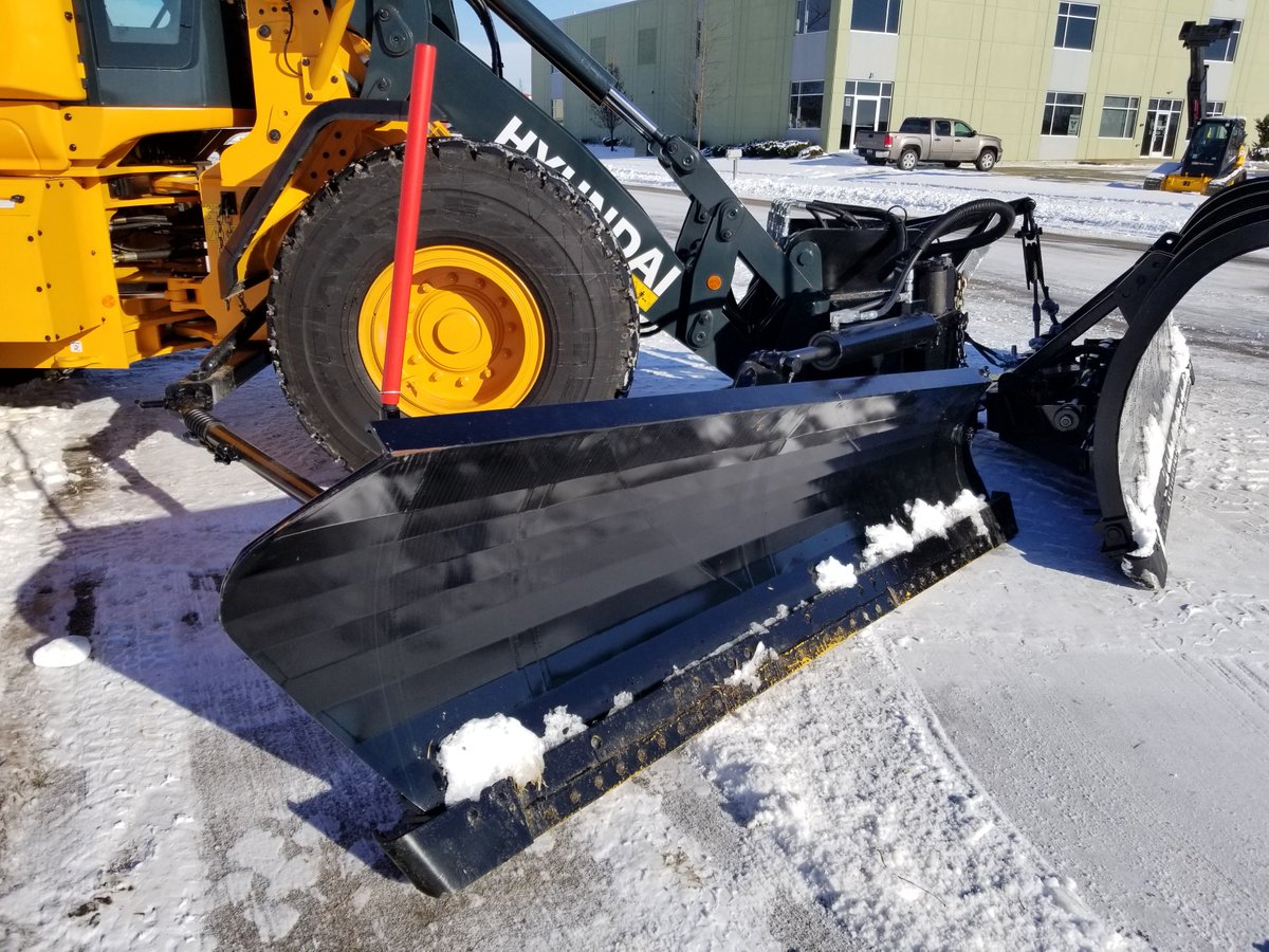 hyundaiceusa's tweet photo. HL940TM Hyundai Wheel Loader with custom Burke wing & snow plow, designed for Hyundai dealer Yes Equipment's valued customer, the Town of Bristol, in Wisconsin. Learn more: https://t.co/4xIllqtykB #tomorrowsedgetoday #snowremoval https://t.co/wUncsaOZut