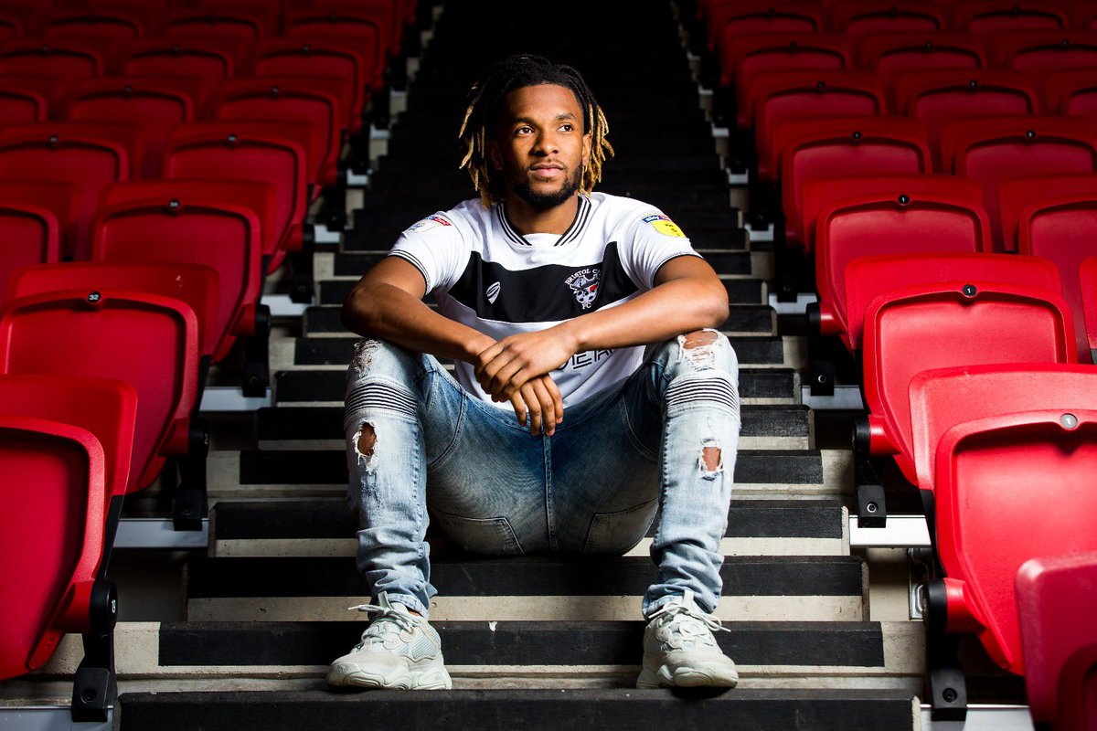 kaseypalmer45's tweet photo. Excited to join @BristolCity for the rest of the season. A club with big ambitions. Can’t wait to get going &amp; help with the push to get into the play offs 🔴⚪ #KP45 https://t.co/LMrO0DPuu2
