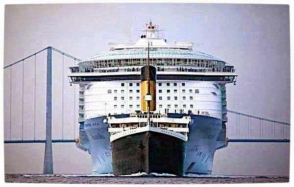 theonlinedept's tweet photo. Titanic vs Modern Cruise Ship https://t.co/D5oqaZoHcw