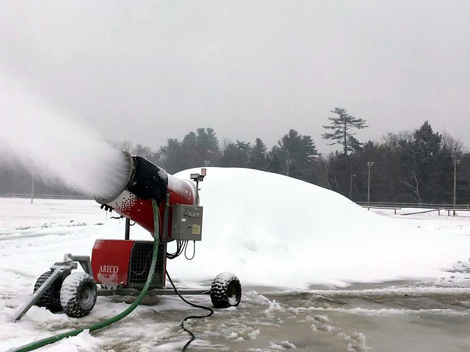 eastcoastsnox's tweet photo. PILIN' UP THE WHITE GOLD: Our man Josh Little, aka the snow-maker has been wide open in Rochester! Don't think we have snow? Guess again, boys. #Dedication #MakingItHappen @GottaRace #Snocross #DEMACLENKO https://t.co/0LeDvG0Bl3