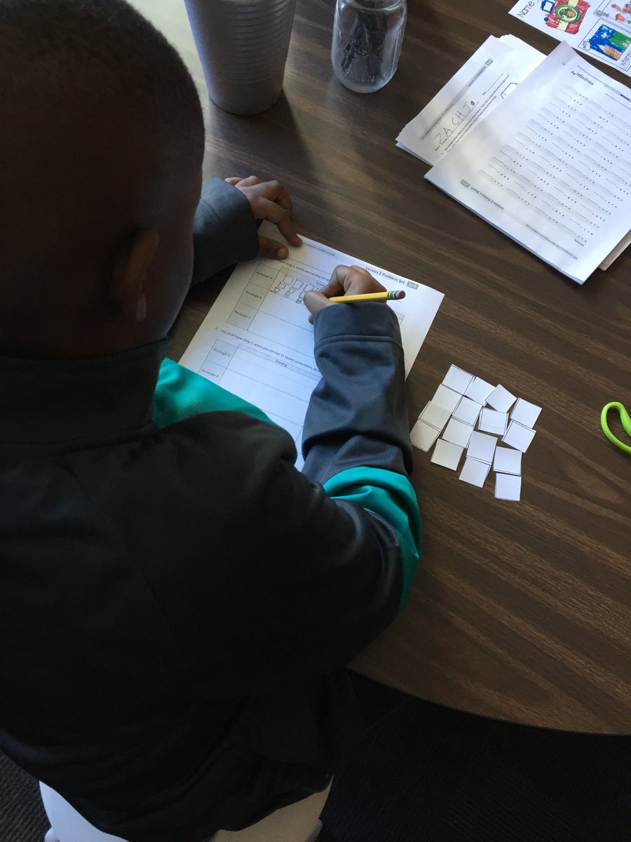 QuickClassFam's tweet photo. New year, new math unit! Our class family has been working hard on understanding area in our Daily 3 math stations this week. 😊👍🏻 
@theSMSD 
@SunflowerSMSD https://t.co/32ndUybkFU