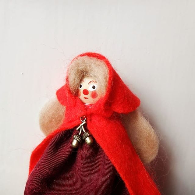 🍒 Little Red Riding hood as a pegdoll 🍒 .
#handmadedoll #littleredridinghood #pegdolls #dollmaking #dollmaker #dollsofinstagram #craftsposure #makersofinstagram #makersoninstagram #handmadetoys bit.ly/2RmBCMv