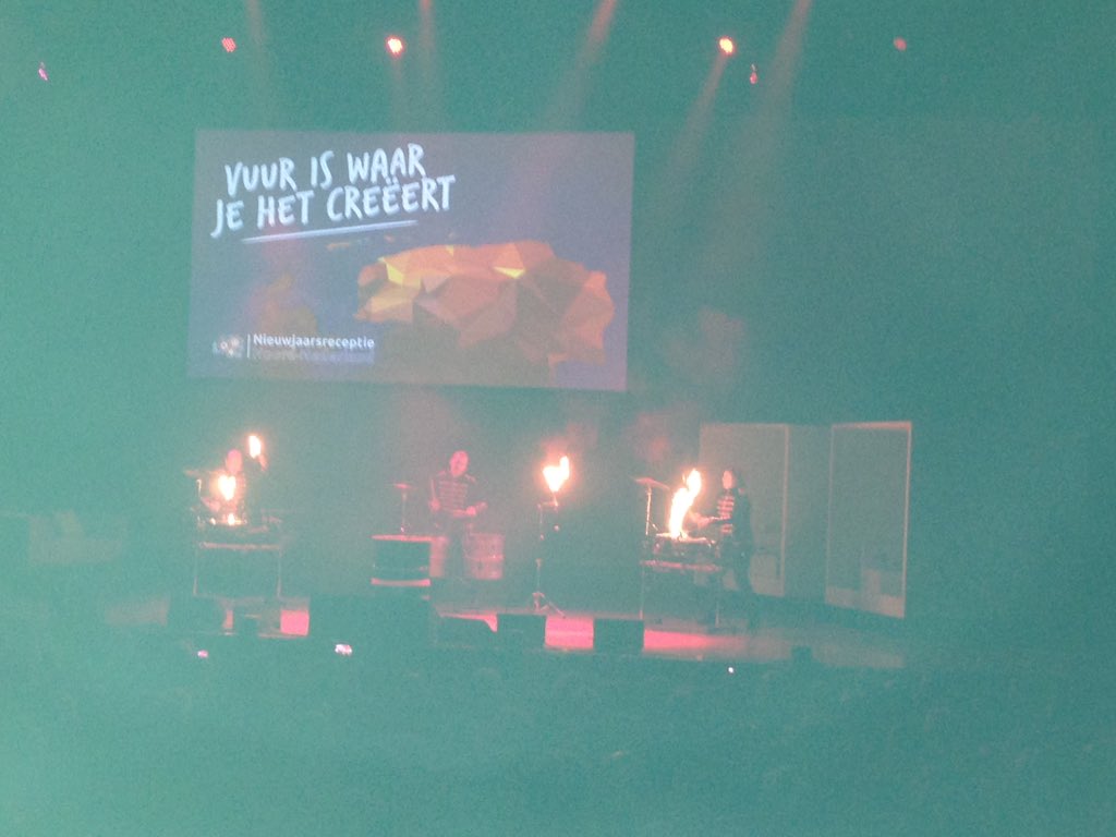 EstherrvdLinden's tweet photo. Nieuwjaarsreceptie vurige opening ! https://t.co/17UfPacP4P