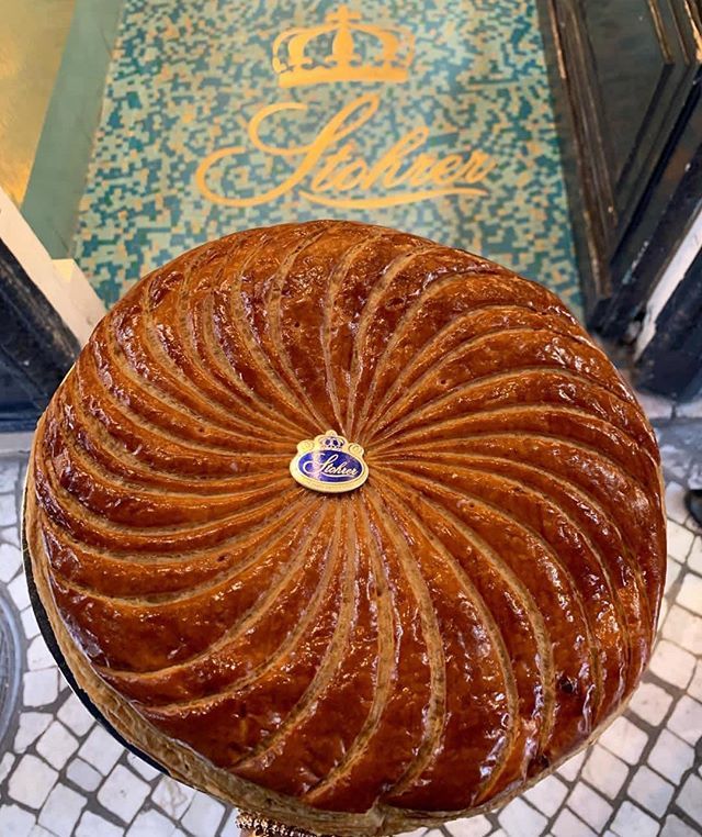 mpa_mag's tweet photo. Alors qui de vous a été le roi ou la reine cette année ? 👑
By @sophiesvene avec celle de chez @stohrer 
#foodparis #foodporn #food #king #queen #paris #igers #city #galettedesrois #yummy #montorgueil #street #hotspot #happy #celebration https://t.co/LT75qfZMbF https://t.co/retUdKOaxf