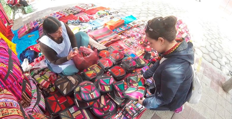 Visit_Bolivia's tweet photo. #Tarabuco #Sucre #Bolivia #conociendo #amoviajar #turismo #tejidos #música #tradiciones #cultura #experiencia #VisitBolivia https://t.co/eJ6QiMsoRq