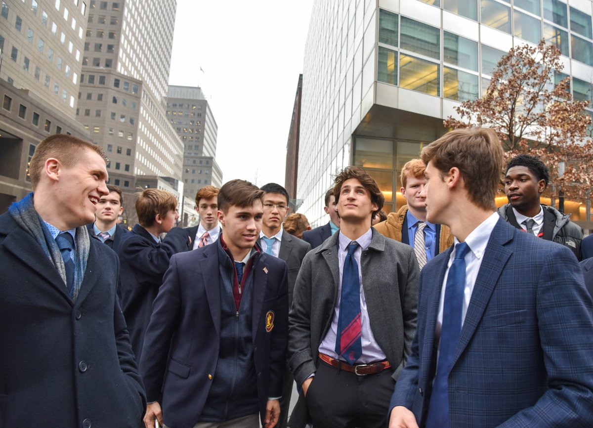 avonoldfarms's tweet photo. Personal Finance #AOFIntersession class learning what it takes to work in investment banking at Goldman Sachs with AOF's board member, Strat Dennis '00 — thanks for the tour and your insight! #AOFAlumni https://t.co/Mtd6OW1KGU
