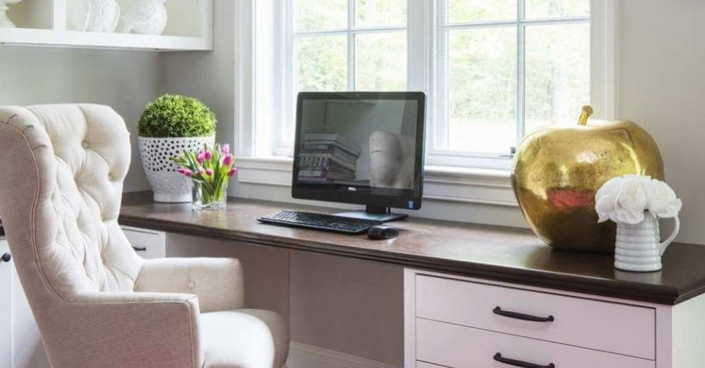 10 Cozy and Chic Home Office Chairs - bit.ly/2H1tADW