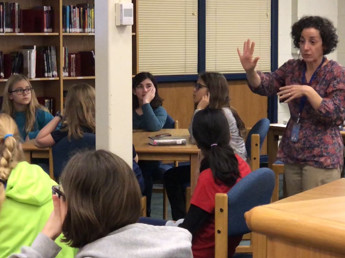 altheadespina's tweet image. #SailorsAccelerate when they know how to correctly cite sources! #oneCCPS librarian, @GarbDiana, teaches Ss how to use @noodletools to organize their research. #EdTechCCPS