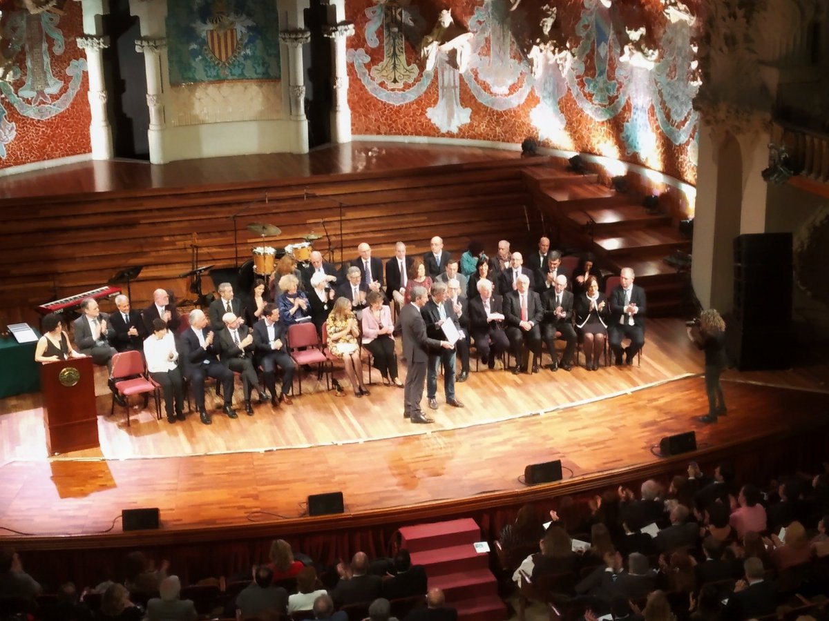 Premi de <a href="/Inst_Donabedian/">Instituto Donabedian</a> a <a href="/caritasbcn/">Càritas Barcelona</a> com a millor web de temàtica social. Moltes felicitats <a href="/ibravot/">Itziar Bravo</a> per la feina feta! #PremiosFAD19