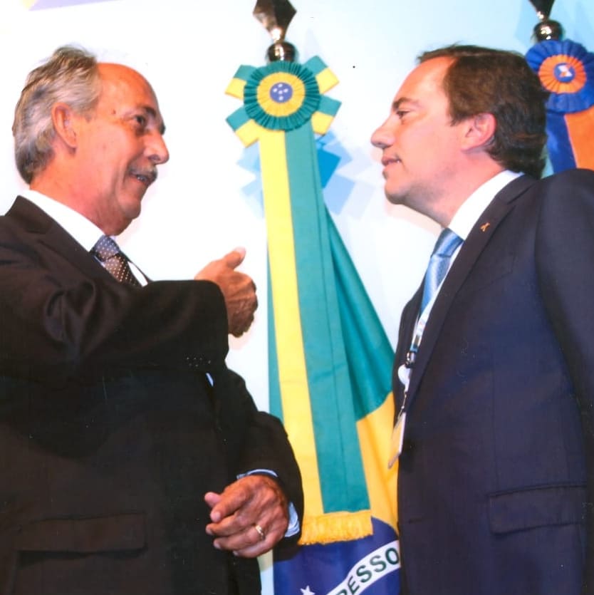 crecisergipe's tweet photo. A convite da CAIXA, o diretor secretário do Cofeci e presidente do Creci Sergipe, Sérgio Sobral, marcou presença nas solenidades de posse e transmissão de cargo do novo presidente da instituição financeira, o economista Pedro Guimarães. Confira matéria em nosso portal. https://t.co/4fRsE5QLHE