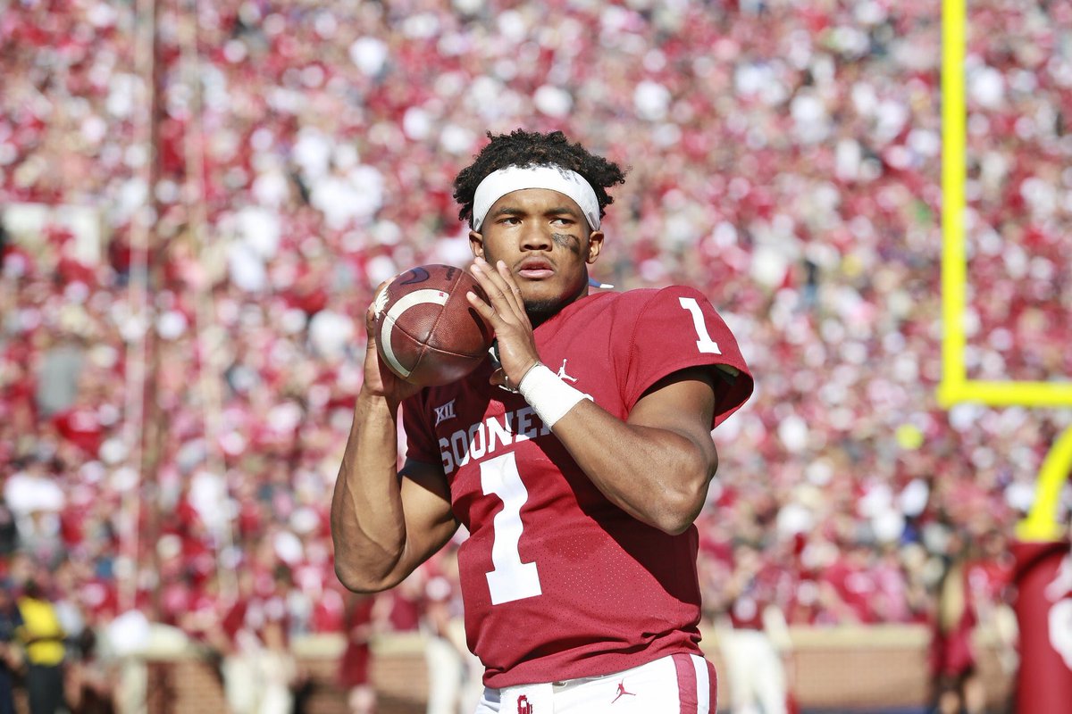 TheSportsDr's tweet photo. ”is he gonna play football?” “He’s a baseball player he’s done with football” “it’s too hard to play 2 sports he couldn’t handle it” 

ANYTHING IS POSSIBLE. Go do what you love @TheKylerMurray #PlayBoth https://t.co/e1en0kGswu