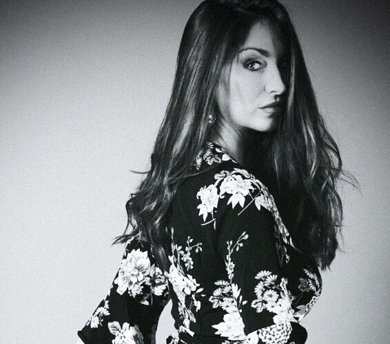 Os escribo para contaros que ya este domingo empezamos a grabar el Vídeo Clíp de Amores nuevos !!Todo el equipo será Malagueño y estoy feliz de  trabajar bajo la dirección de Chiqui Palma y con el mejor modelo y Bailaor Ramon Heredia Cortes. Os seguiré contando cositas muy pronto