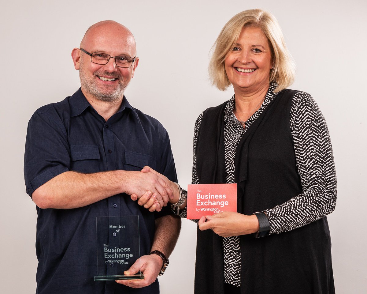 f11_photography's tweet image. Finally joined Warrington Business Exchange and was presented with a nice shiny plaque today at The Photo Studio thanks to @JackieEmson @WarringtonBEx @PhotoStudioWA2 #Warrington #business #networking