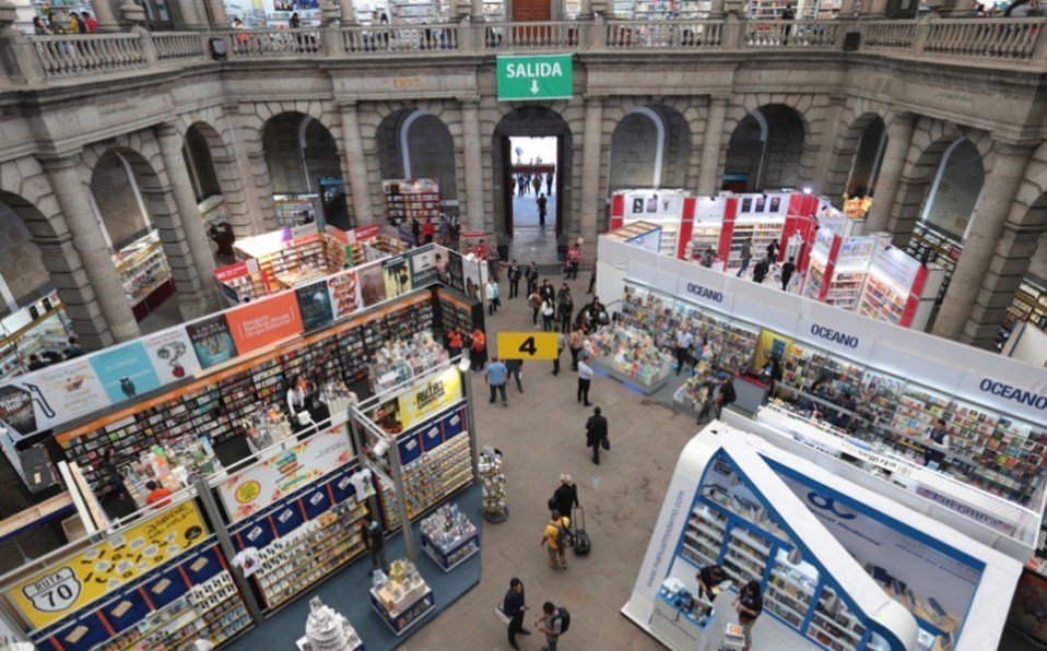 PacoZeaCom's tweet photo. Homenaje a autores de México y el mundo en FIL Minería https://t.co/IgFsVUZUV7 https://t.co/DkGnNoXeWF