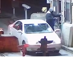 WMUR9's tweet photo. .@NH_StatePolice are looking for this man and this vehicle. They say a man approached a toll worker off of Exit 11 in Hooksett on Monday early in the morning, wielding a knife, demanding money #NHStatePolice via @CheriseWMUR https://t.co/QyjqLAKvmU