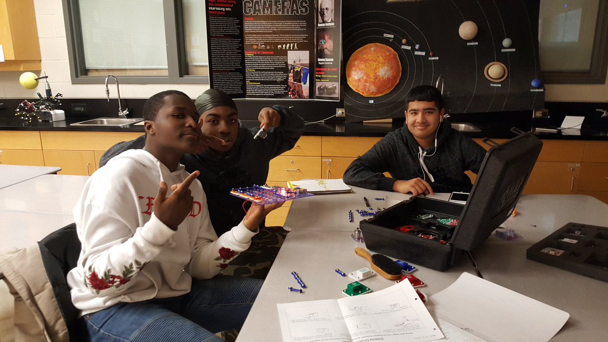 Making our circuit diagrams come to life - it's pretty lit!💡