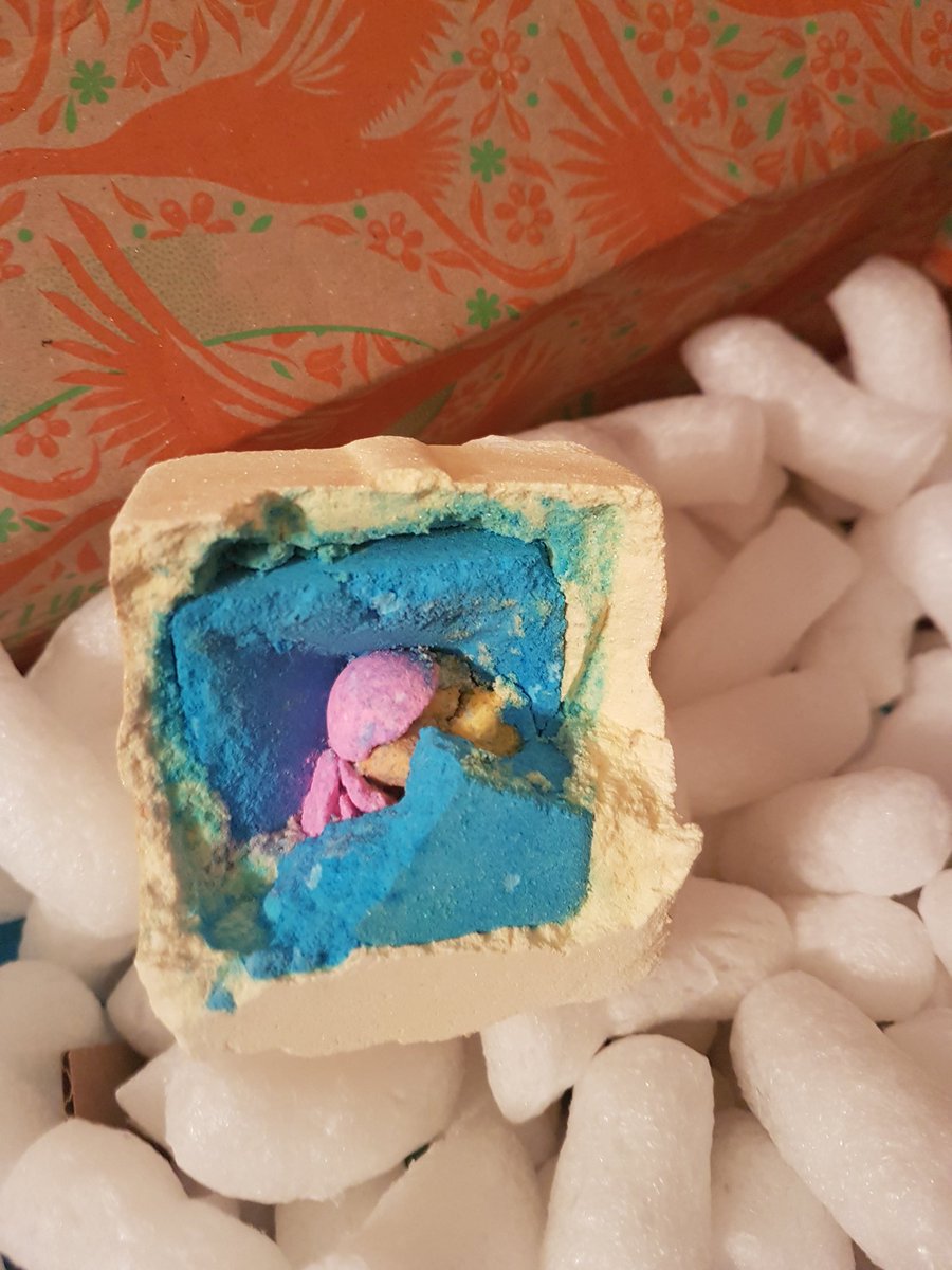 L_Rose88's tweet photo. Hey @LushLtd can someone get in touch with me regarding my delivery today? Very disappointed to find that all my gorgeous bombs have been bashed and smashed in the box... 😢😡 https://t.co/0aUjRcYl4Q