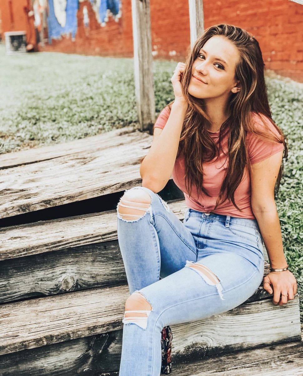 MaggieBaugh's tweet photo. What if i told you, that You would hear NEW MUSIC if you came to my shows in 2019???🤙🏻 •
•
•#itsamaggiething #smiles #tshirt #vibes #bluejeanbaby #dreamer #tjmaxfind #goodmood #pinkshirt #lovinglife https://t.co/JH7qhromLo