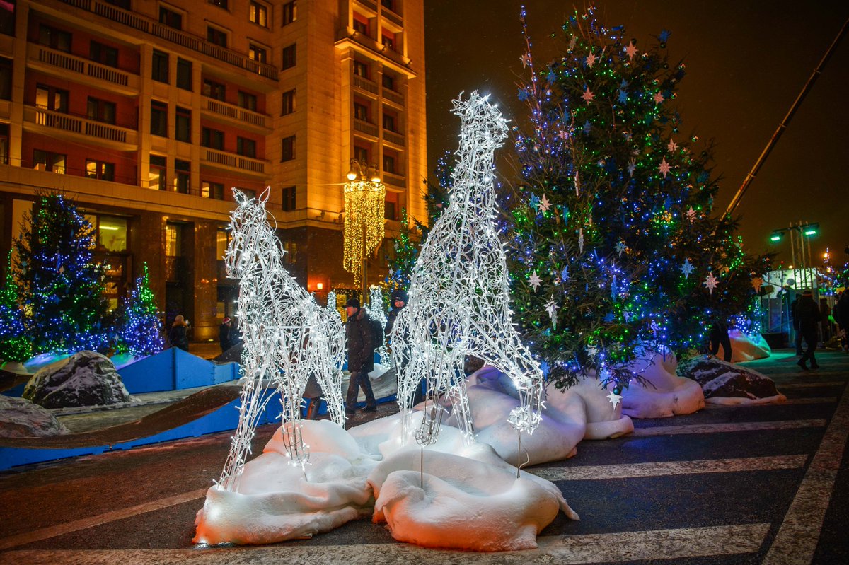 moscowgov's tweet photo. A little bit more of festive Moscow. It's beautiful!

#Winter https://t.co/B4D8KcZMWm