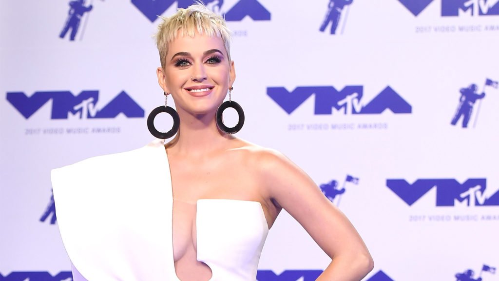homebidz's tweet photo. Katy Perry is selling her Mediterranean-style home in LA. The ultimate "California Girl" estate! Check it out! 

https://t.co/Eo63vbSTUj https://t.co/oV5OmeXX6P