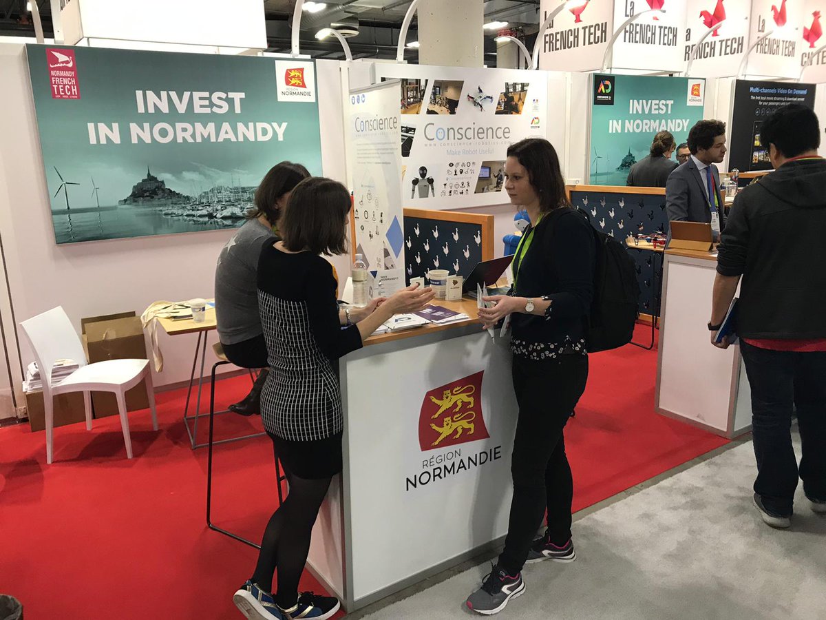 #CES19 #CES2019 #LasVegas ça se bouscule sur le stand collectif normand <a href="/ConscienceRobot/">Conscience Robotics</a>, <a href="/FastPointFrance/">Fastpoint</a> <a href="/MomentTech_fr/">MomentTech</a> !  Moment de #créativité et d'#interaction avec le #Deep #painting proposé par <a href="/MomentTech_fr/">MomentTech</a> avec  @LePoleTES  @normandyFT <a href="/RegionNormandie/">Région Normandie</a> <a href="/NdieAttractiviT/">Choisir la Normandie</a>