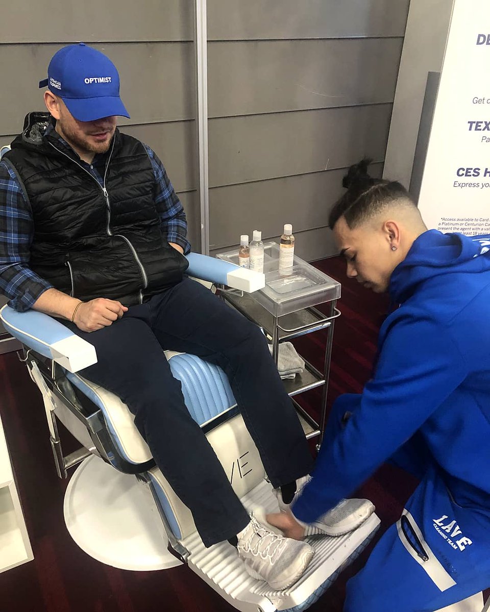 AmexBusiness's tweet photo. Don't run around #CES2019 without stopping by for a free sneaker cleaning! Find us at South Hall by the Aces restaurant. #AmexBusiness https://t.co/zvB3N4vfgM