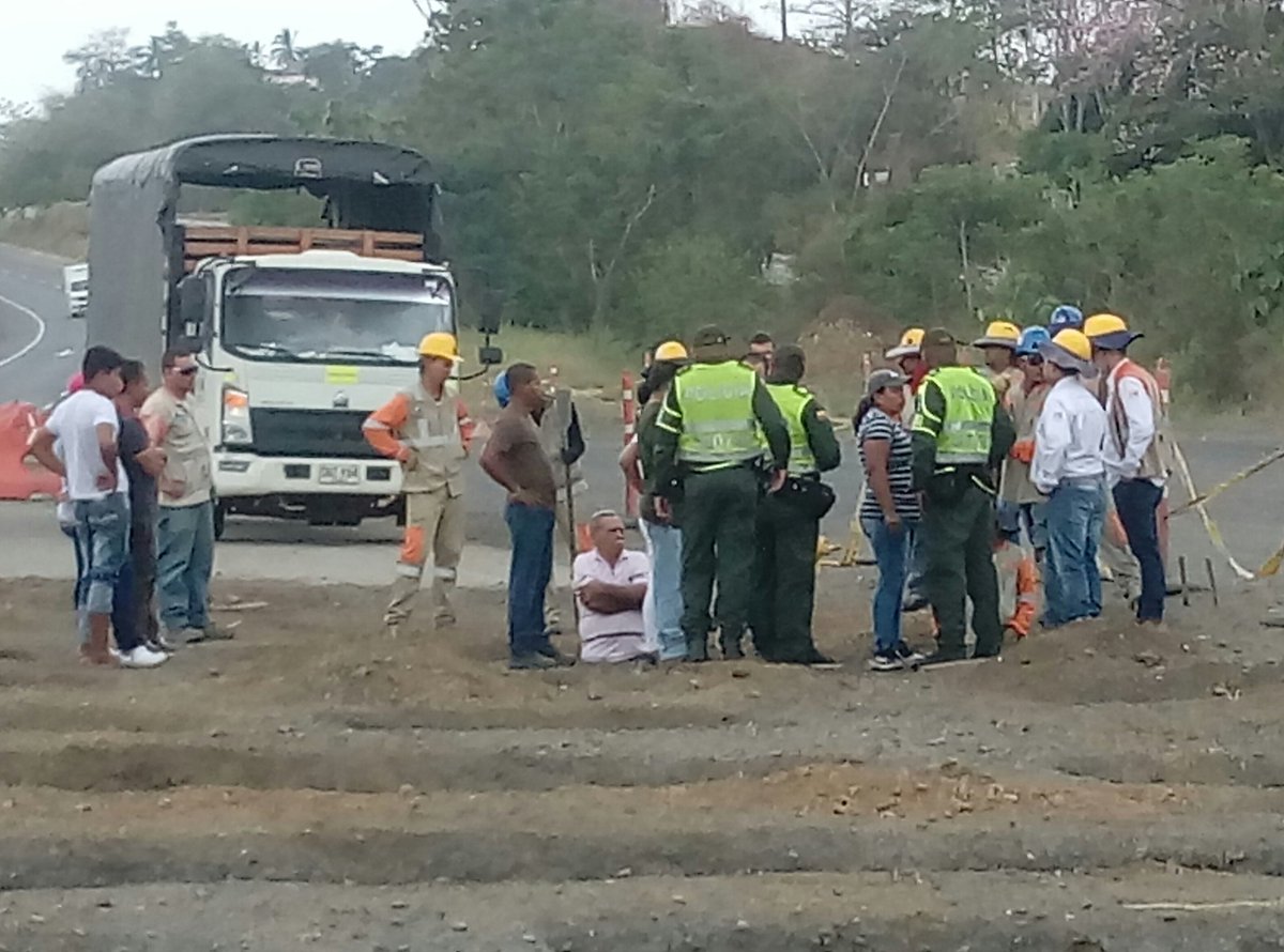 GretyPena's tweet photo. @monterialcaldia @MinTransporteCo @IvanDuque @GustavoBolivar @JERobledo @ClaudiaLopez Reubicación peaje Km 18 a Km 13 en Montería trae más perjuicios que beneficios. Sin embargo, la ANI continúa sin esperar el fallo a la demanda impuesta. Es más importante llenar las arcas https://t.co/plSLA1pAWm