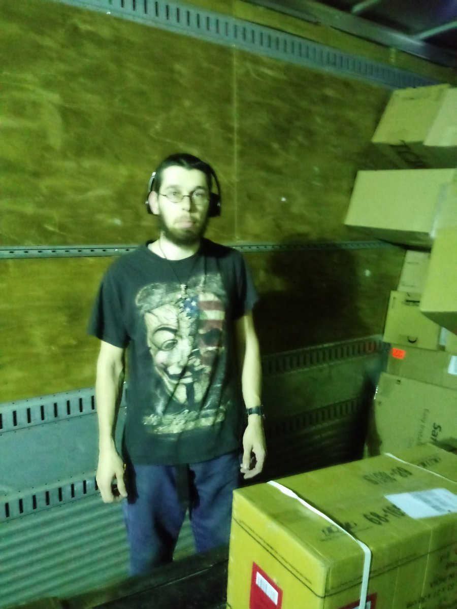 UPreload's tweet photo. Do you know what Wednesdays mean here in the Salt Lake Preload? You got it! Staying close working in Power zone/scanning at arms level not reaching. #caughtsafe #weloveouremployees @slc_ups @Smileydog89 @ADStreit https://t.co/oLXWD8bTPp