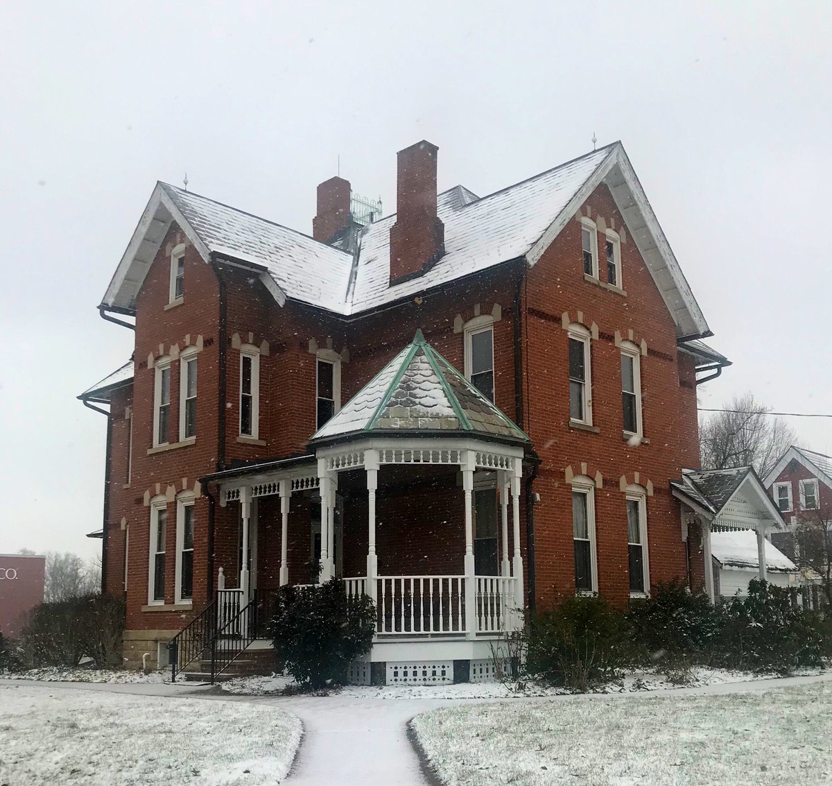 RootCandleBuzz's tweet photo. A little frosting on the Hive today! #MedinaOH #OhioWX #exploreOH #snohio https://t.co/cWbET0xRh9