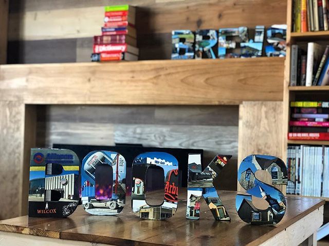 bnbspeedway's tweet photo. Along with our huge selection of craft beers and delicious flatbreads, all of our used books are for sale for $3 each. Come look around and get your read on 🤓📖 #bnbspeedway #booksnbrews #speedwayindiana #bookstore #indianapolis #drinklocal #indyreads https://t.co/qQRD9FdZ2K https://t.co/R11UmuksCY