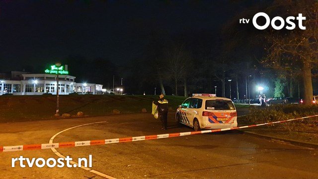 Politie sluit Volkspark in Enschede hermetisch af na mogelijke schietpartij bit.ly/2M0sU0y #rtvoost