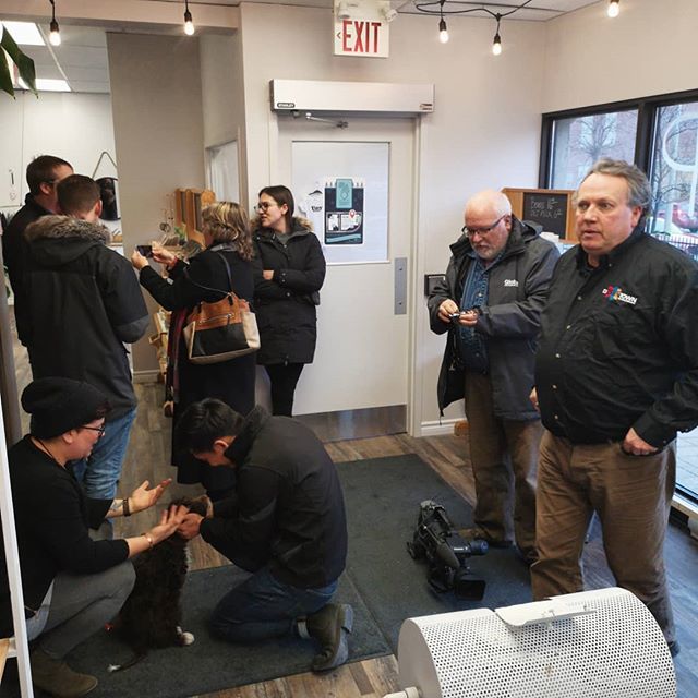 hellobabyptbo's tweet photo. Congrats to the winner of the @ptbo_dbia @downtownptbo Holiday Passport GRAND PRIZE DRAW!!! So nice to see everyone and celebrate shopping local &amp; #downtownptbo #buylocal #hellobabyptbo https://t.co/cpNase1hPL https://t.co/I8tdRJVBay