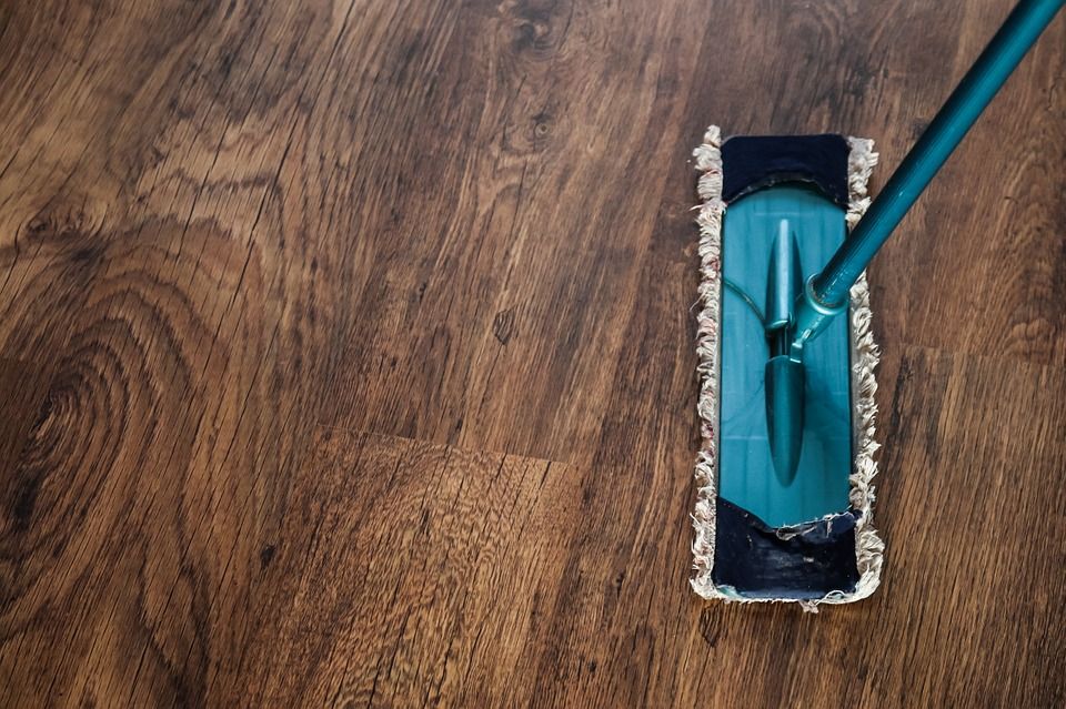 CarpetShop_Mews's tweet photo. #NorthWestHour Do you have #laminate #flooring? If you do, make sure to closely follow the manufacturers' cleaning &amp; maintenance recommendations, as using unapproved cleaning solutions &amp; methods can invalidate your flooring's warranty. #TopTips #WednesdayWisdom #laminateflooring https://t.co/hXpSzR0ECQ