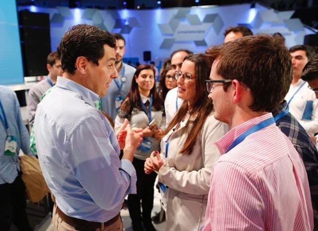 Con <a href="/JuanMa_Moreno/">Juanma Moreno</a> #ComienzaElCambio en Andalucía.
Los jóvenes siempre han sido una de sus principales preocupaciones.
Confiamos en ti Presidente.