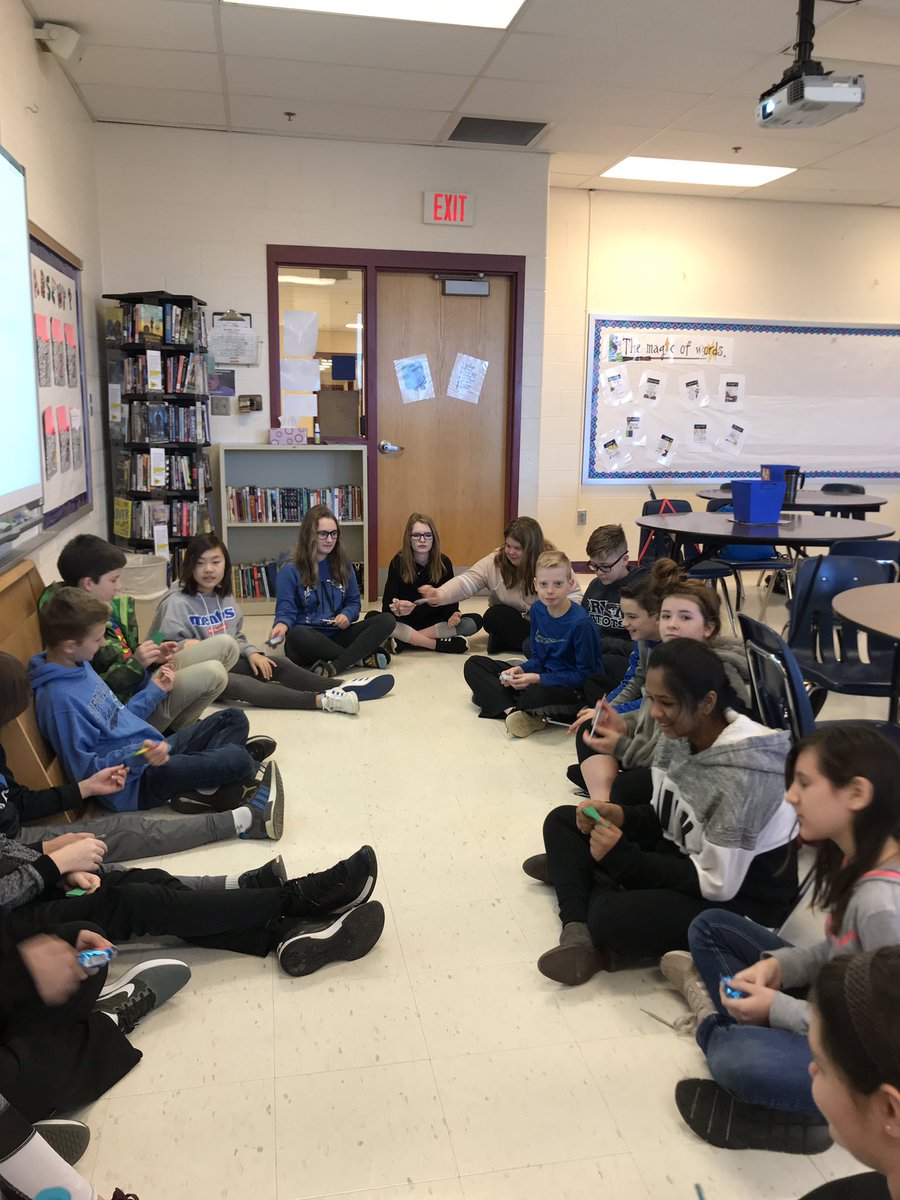 MrsJamesELA's tweet photo. Practicing listening skills today! #ela6 #passleft #passright https://t.co/DUVVq9KndZ