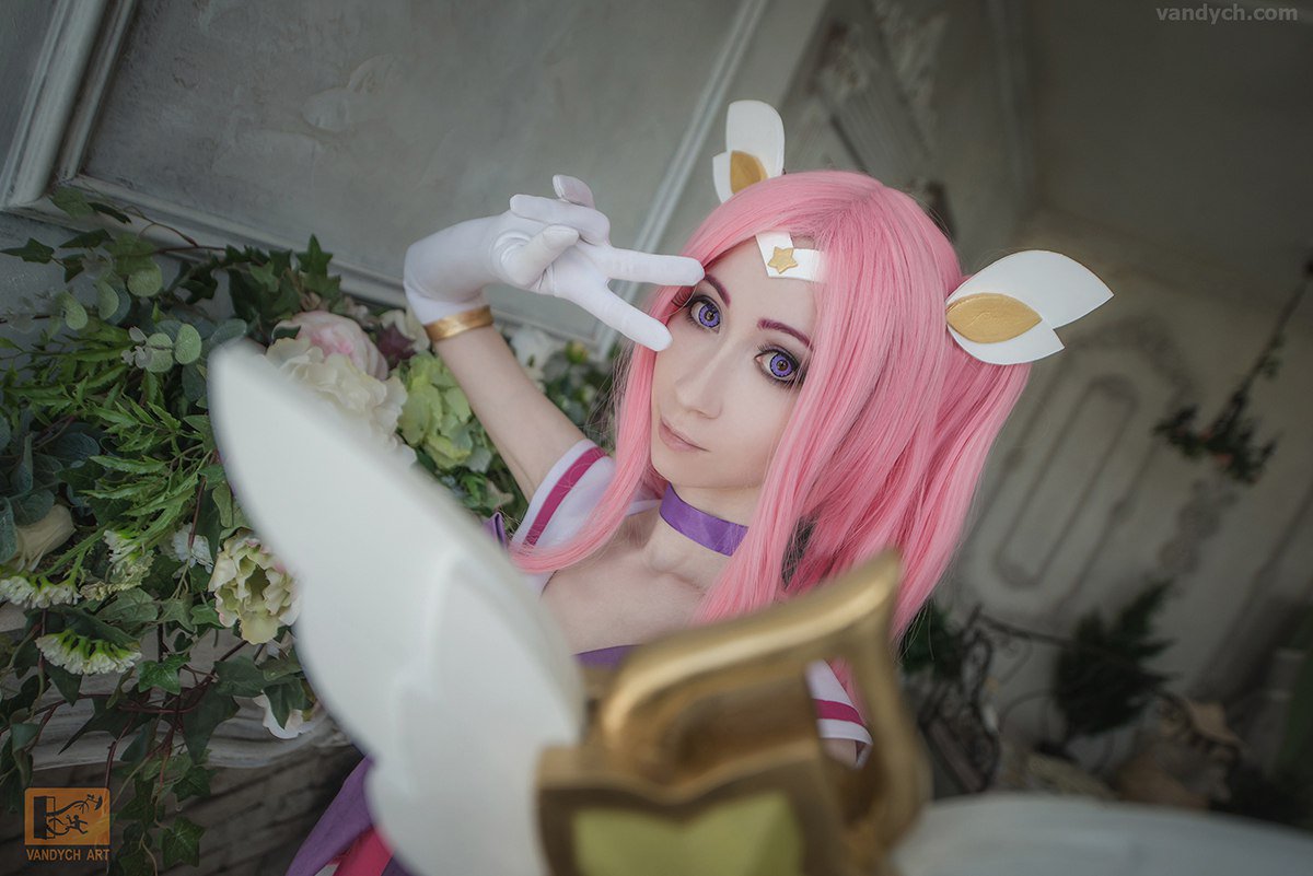 Alex_VanDych's tweet photo. Cosplay Lux League of legends
#cosplayergirl #vandych #LeagueOfLegends https://t.co/rzjkPuRHCj