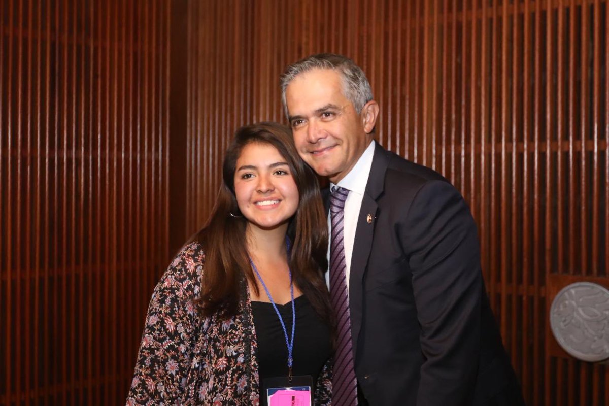 ManceraMiguelMX's tweet photo. El día de hoy tuve la oportunidad de conocer a las y los jóvenes que forman parte del Modelo de Naciones Unidas del Congreso de la Unión #CONGRESMUN 2019, quienes tienen propuestas para dar solución a los problemas de #México y el mundo. 🌐 #mm https://t.co/srR9ZbQdwT