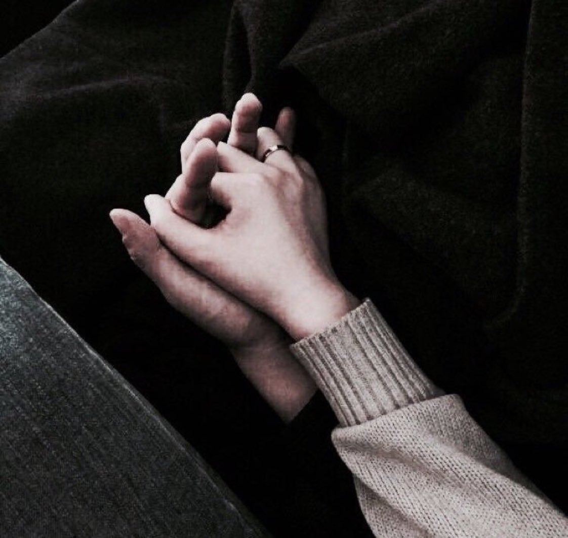 الامّان الوحيد حضٌنك ولمّة يدينك💙💙.