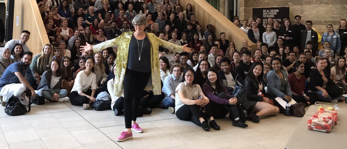 It’s very hard to fit 400 graduate nurses and midwives into a group photo! 😂 We’re very excited to be commencing our biggest grad intake ever this week!  #monashhealth #graduates #nurse #midwife #graduateprogram