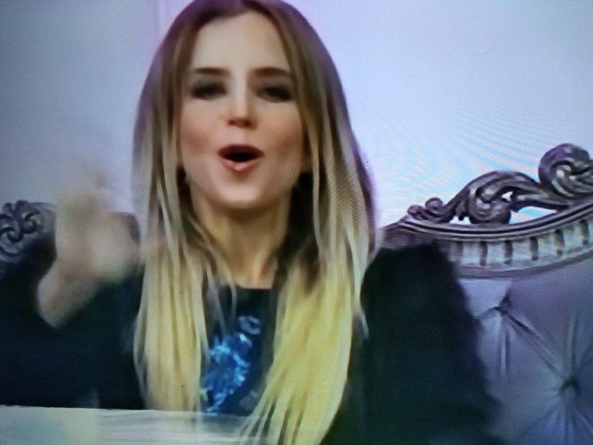 victor_cuellar6's tweet photo. otra vez mi @PaolaGalina #pinktelehit https://t.co/sZZ4a0MqXK