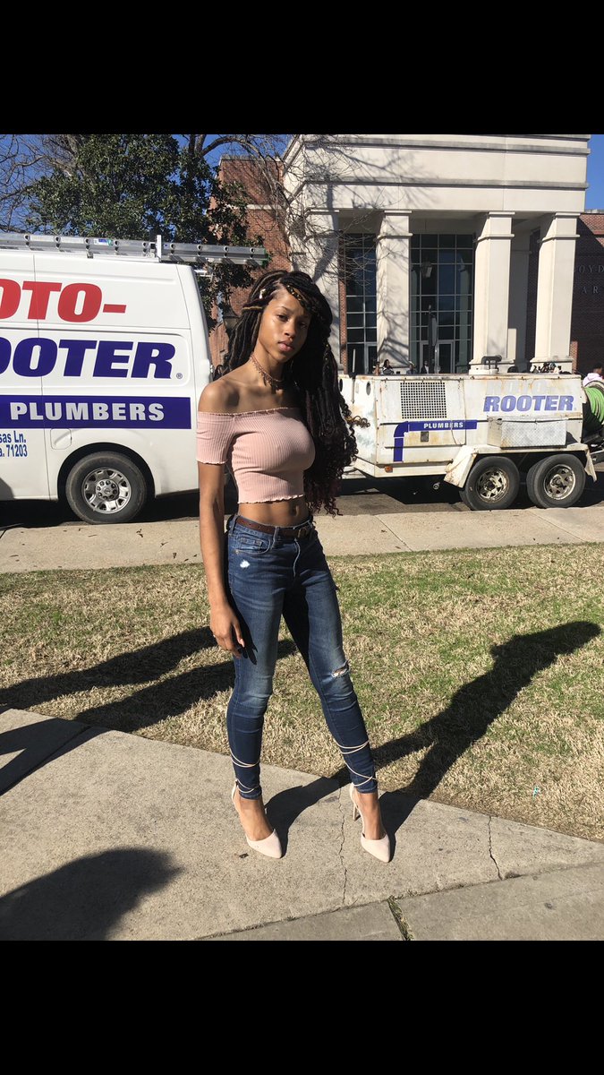 _heychick's tweet photo. Slim Waist Pretty Face😌 https://t.co/UMBXbj1evI
