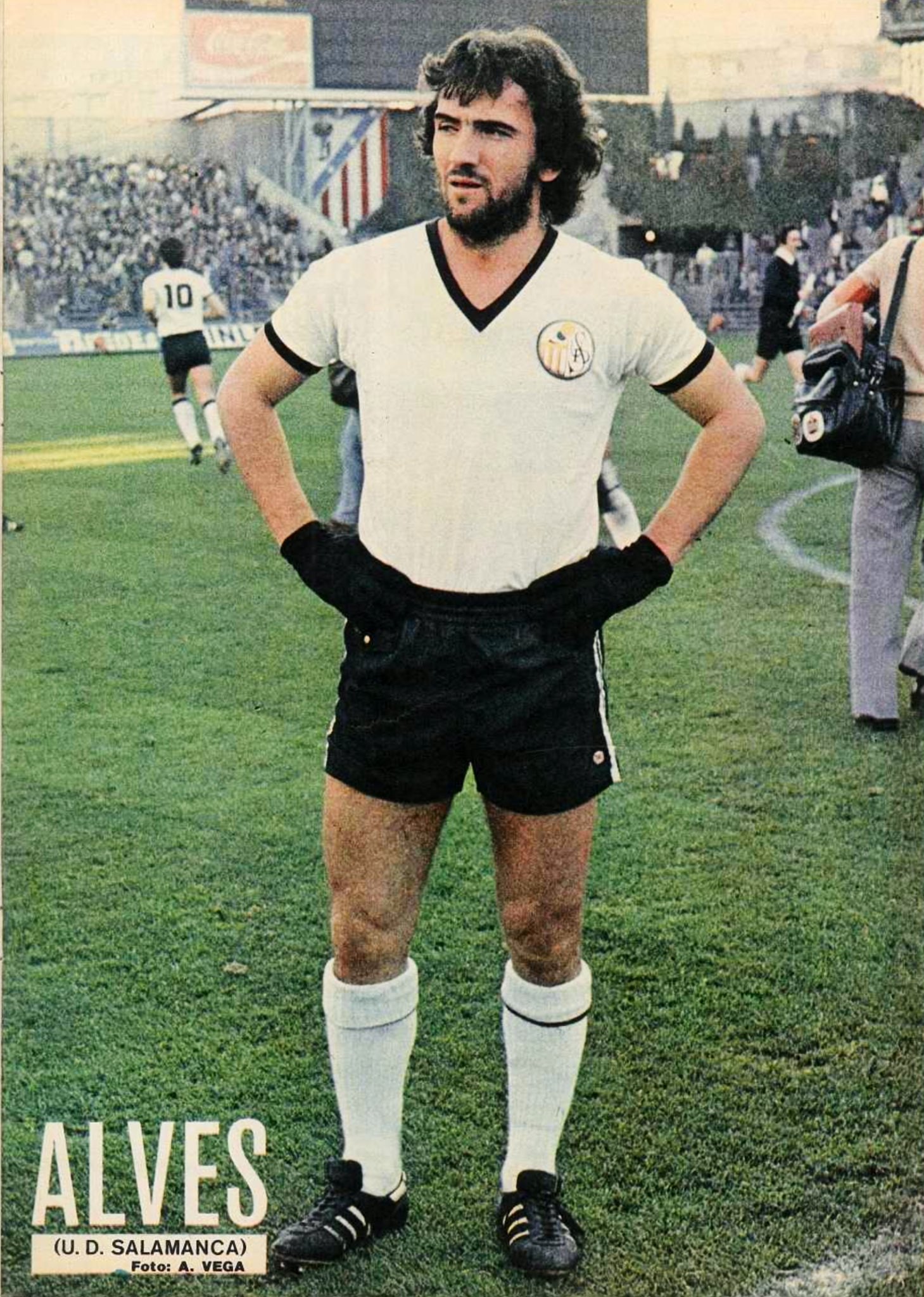 FOTOS HISTORICAS O CHULAS DE FUTBOL - Página 5 DwgEDYSWkAEKA39