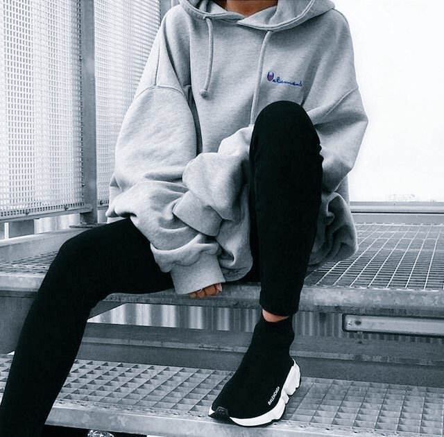 Umorila sam se..Puno su suza ove moje oci isplakale...Puno je zelja ostalo neispunjeno..Lomio me zivot..Gazili me oni za koje sam vjerovala da su mi prijatelji.. Previse sam toga oprostila..pokupim posljednju mrvicu snage i nastavim da se borim...dobro je... Znam, ziva sam...