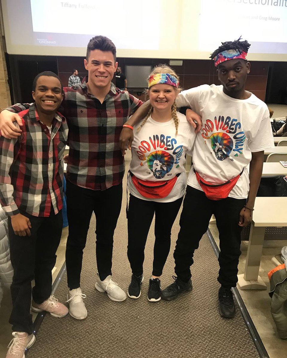 bw2505's tweet photo. ☯️ Twins 👌🏾 @uofcincy_RED
#REDLifeUC #theREDexperience https://t.co/pN0mHd5BzD