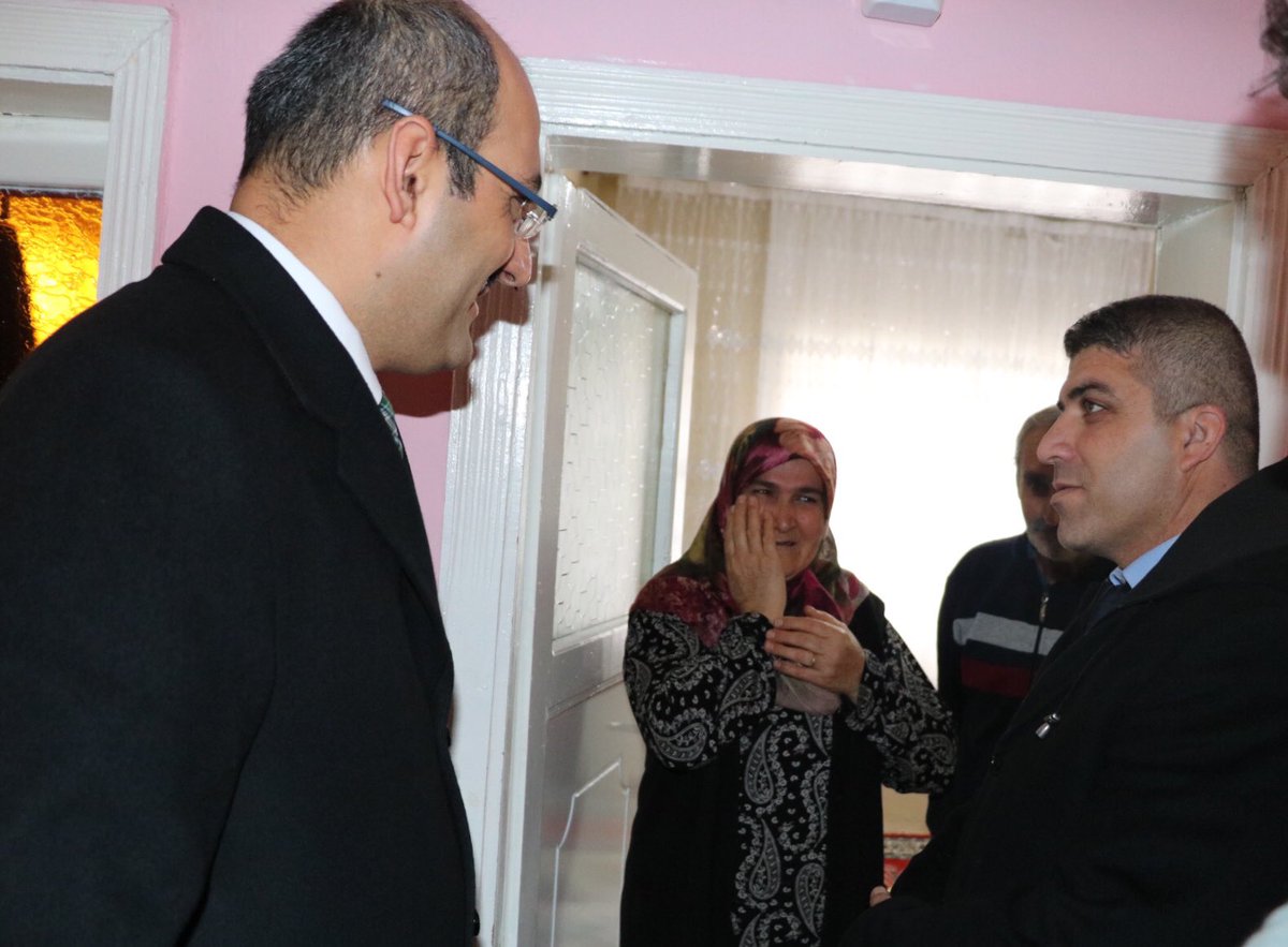 Kaymakamımız Sayın <a href="/ihsanemre/">İhsan Emre AYDIN</a> Aydın, ilçe merkezinde bağlı Bahçelievler Mahallesinde ikamet eden Yılmaz ailesini ziyaret etti. Kaymakam Aydın, aile bireyleri ile yakından ilgilenerek sohbet etti, talep ve sorunlarını dinledi. 

kurtalan.gov.tr/kaymakam-aydin…