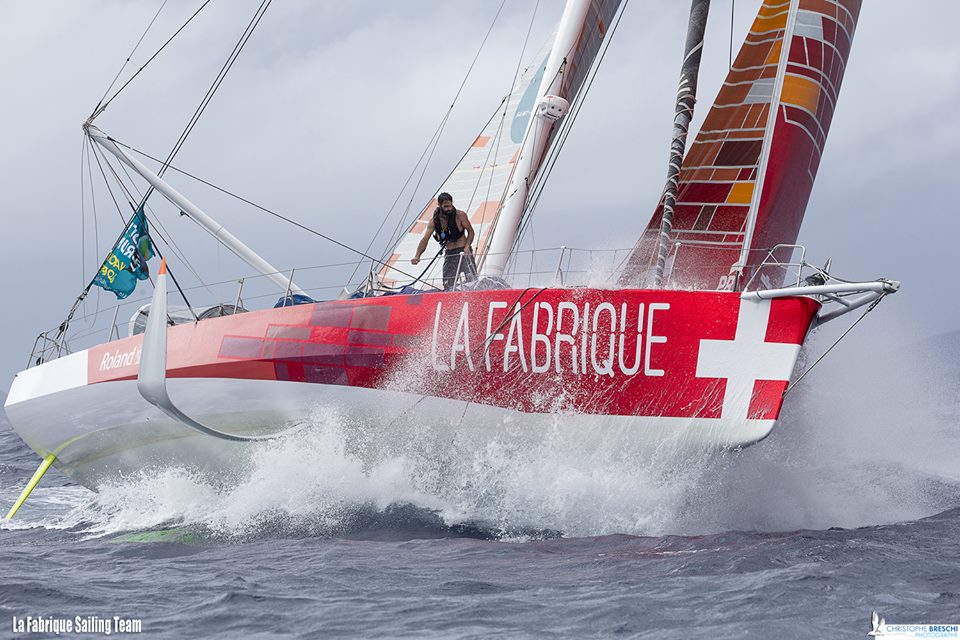 #voile #interview #routedurhum2018 #roura Il incarne l'avenir de la voile de part son jeune âge et son talent, le Suisse @AlanRoura qui a fini 7ème de la @routedurhum en 2018 s'est confié à nous sur sa vie professionnelle notamment ! A lire ici ! 👇🏻⛵️😎
▶️lesreportersincredules.wordpress.com/2019/01/09/por…