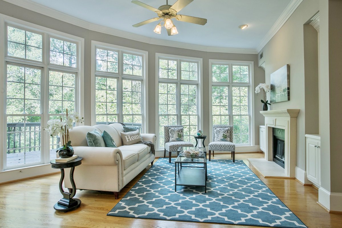 WRTheCollective's tweet image. A Wednesday in this living room is a Wednesday well spent. 1031 Fielding Park Court is @BrookhavenGaGov living at its finest, with elegant floor-to-ceiling windows, soaring ceilings, and a flowing floor plan located minutes from @townbrookhaven. See more: bit.ly/2sk69eV.